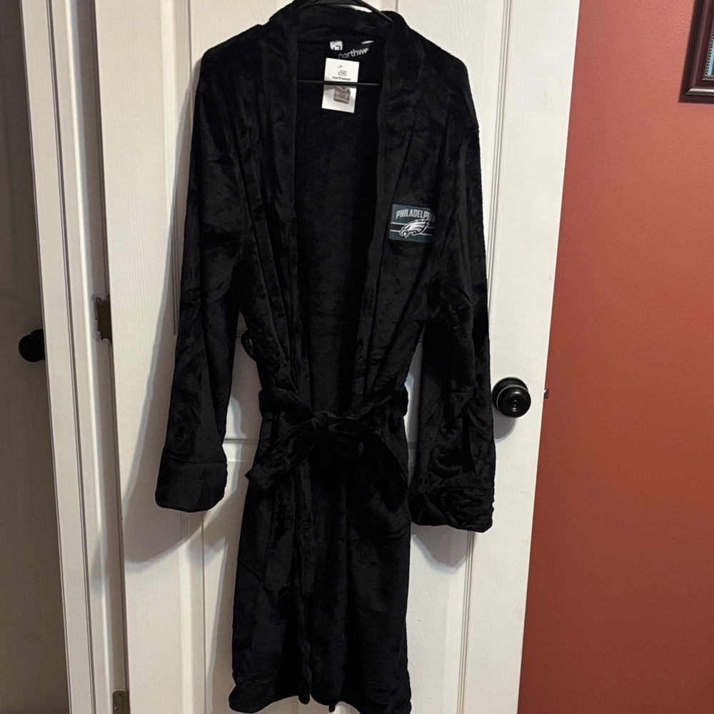 NWT Philadelphia Eagles Robe